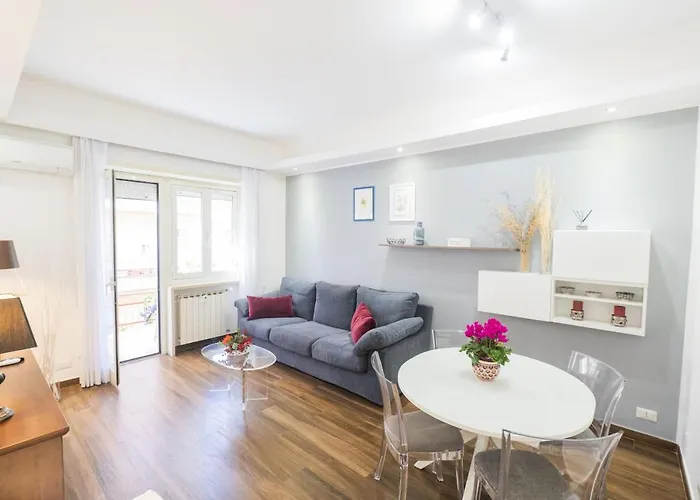 Lovely Design Apartment With Balcony